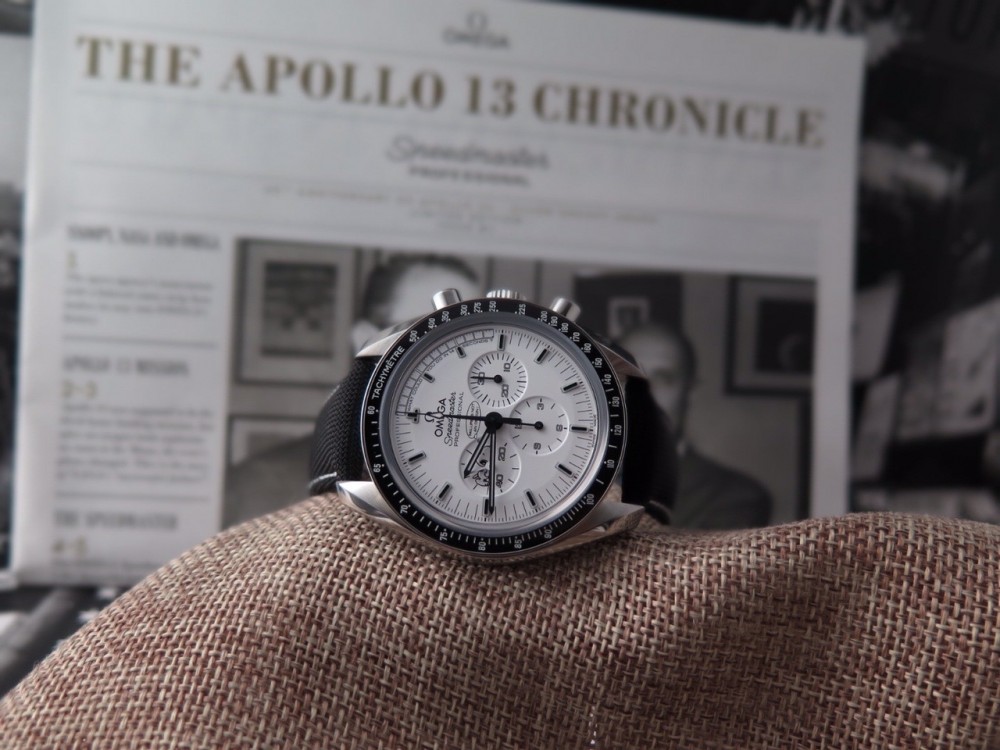 Best replica omega speedmaster apollo 13 silver snoopy award limited edition watch